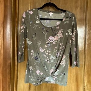 Olive floral 3/4 sleeve top Candie’s Size Small